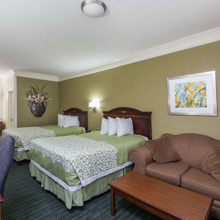 Days Inn & Suites Big Spring Bagian luar foto