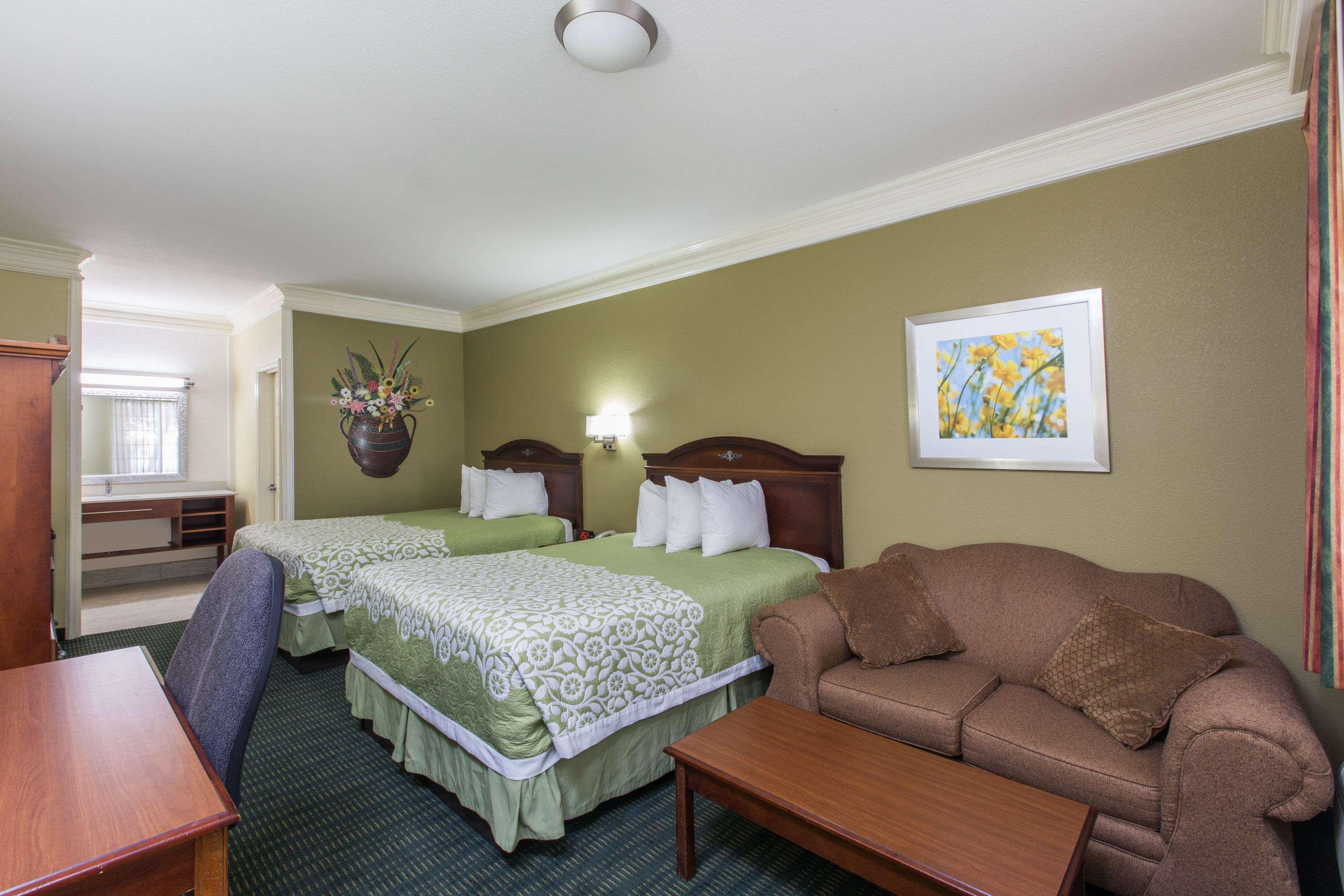 Days Inn & Suites Big Spring Bagian luar foto