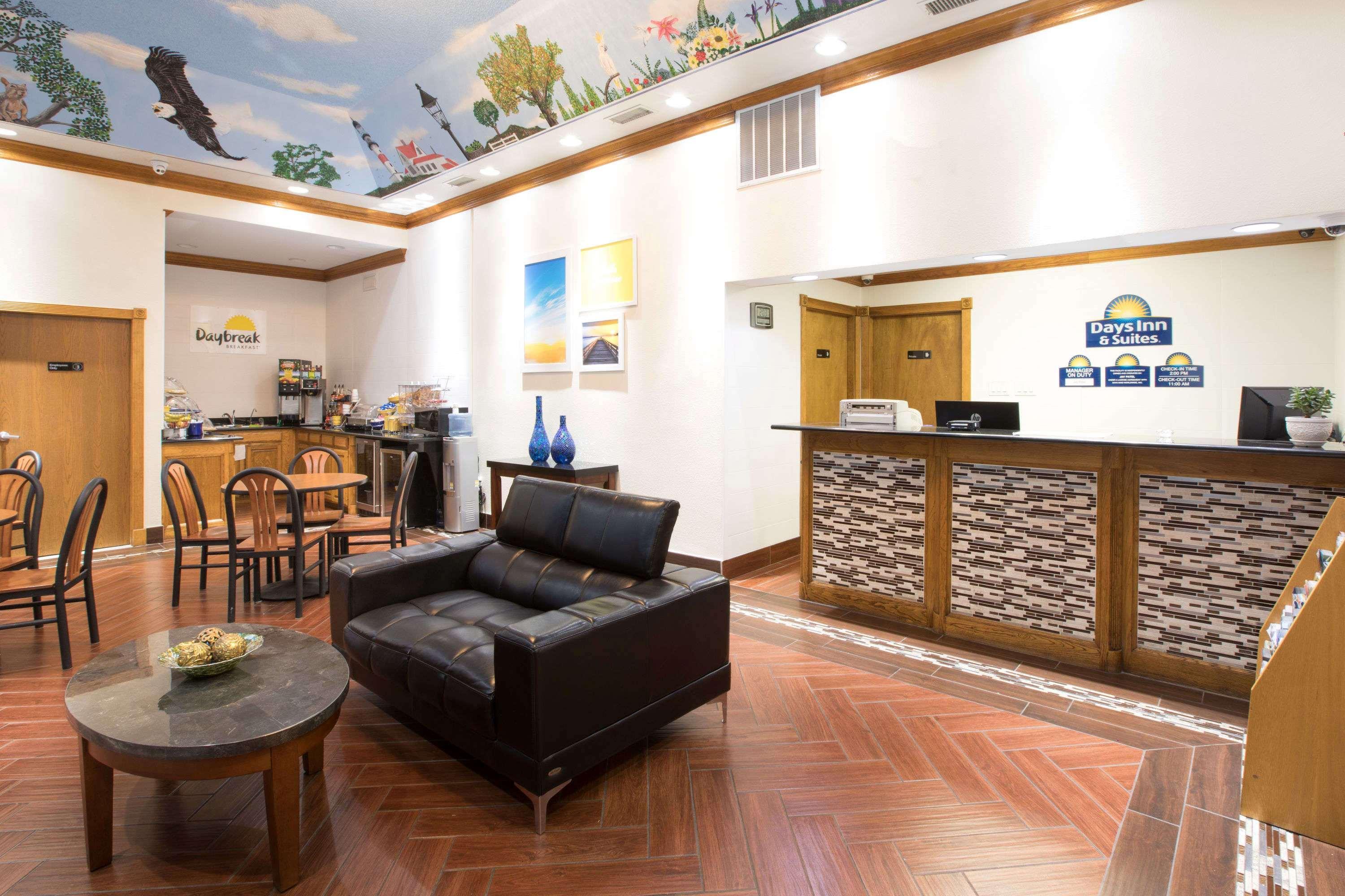 Days Inn & Suites Big Spring Bagian luar foto