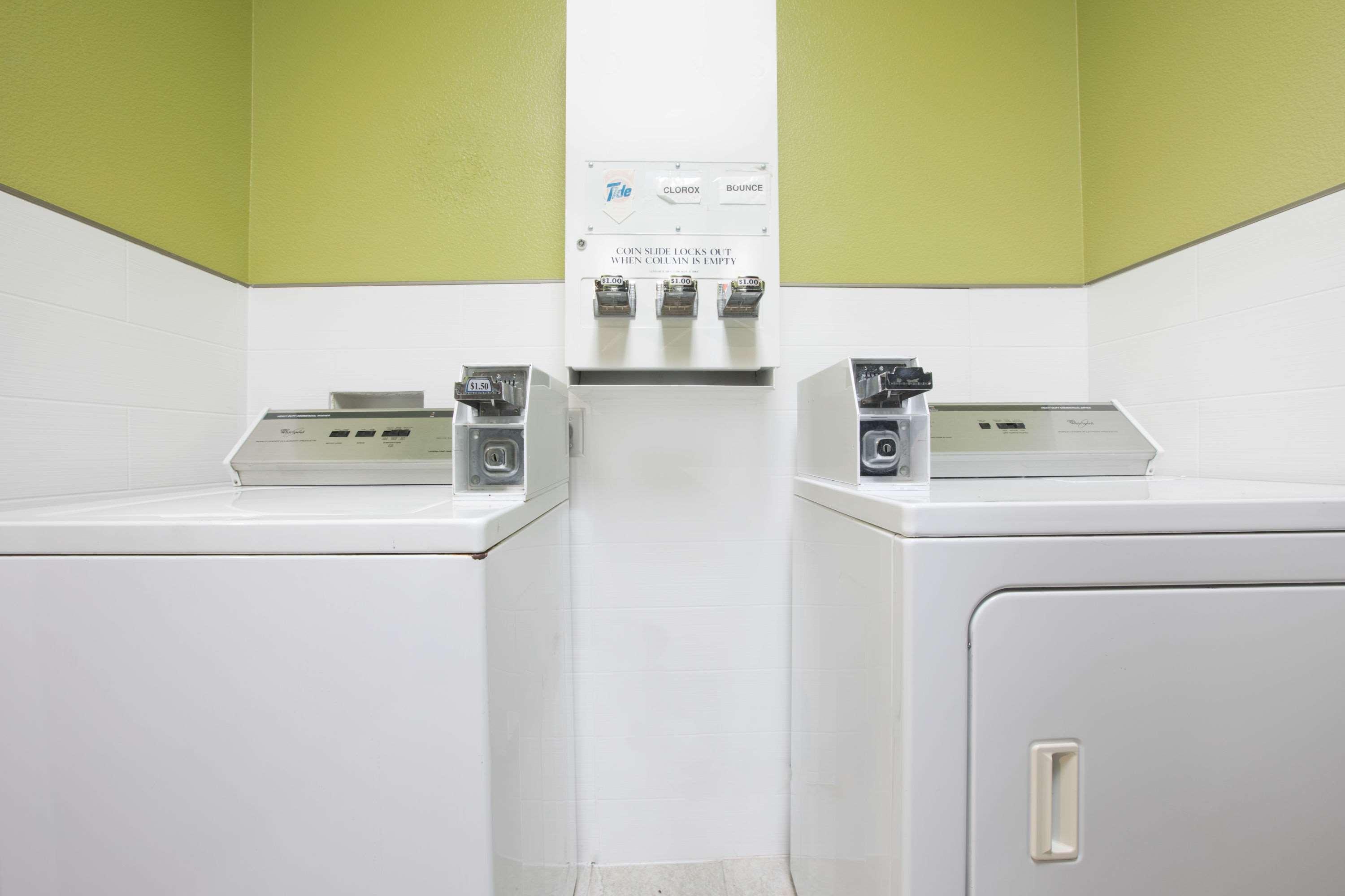 Days Inn & Suites Big Spring Bagian luar foto
