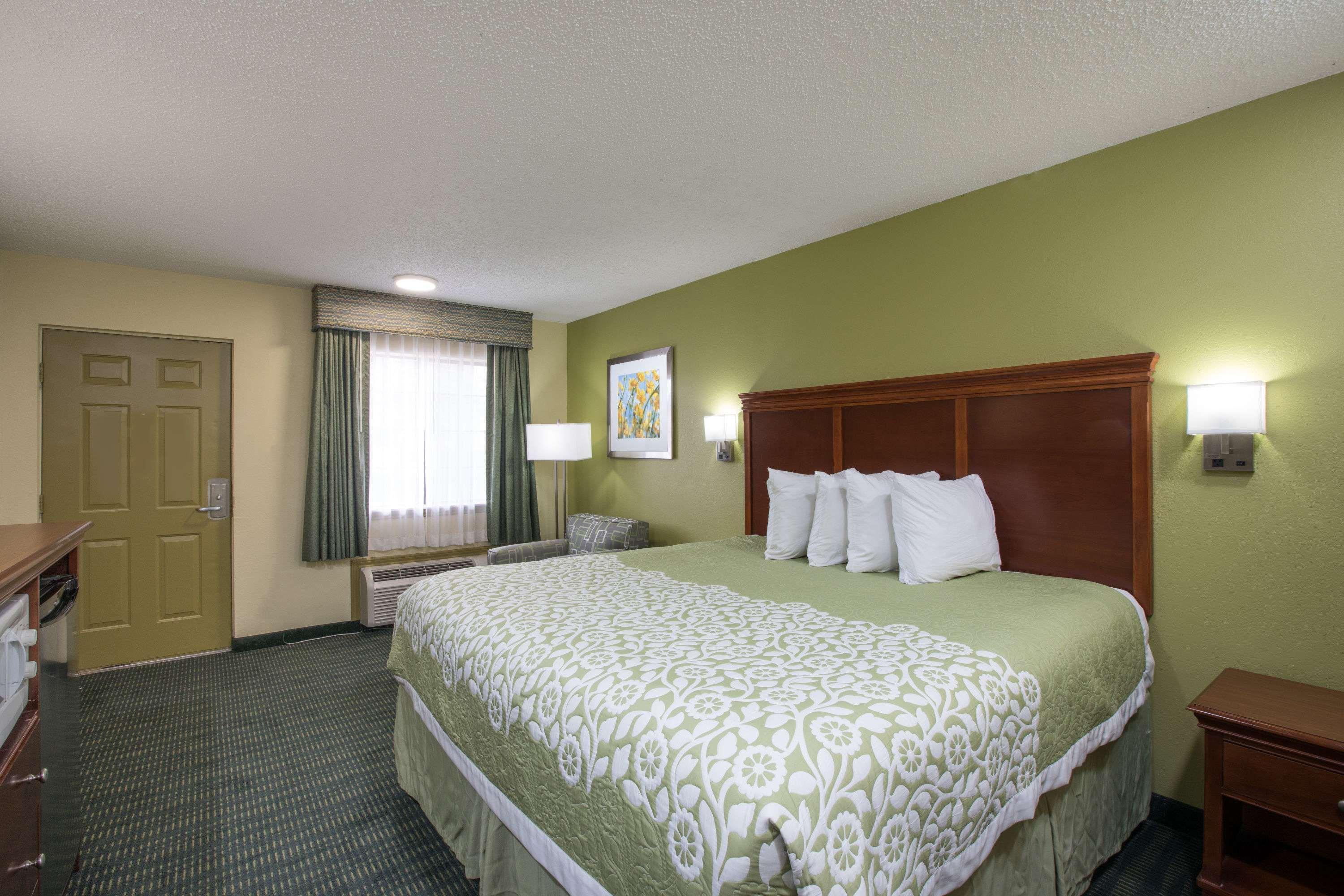 Days Inn & Suites Big Spring Bagian luar foto