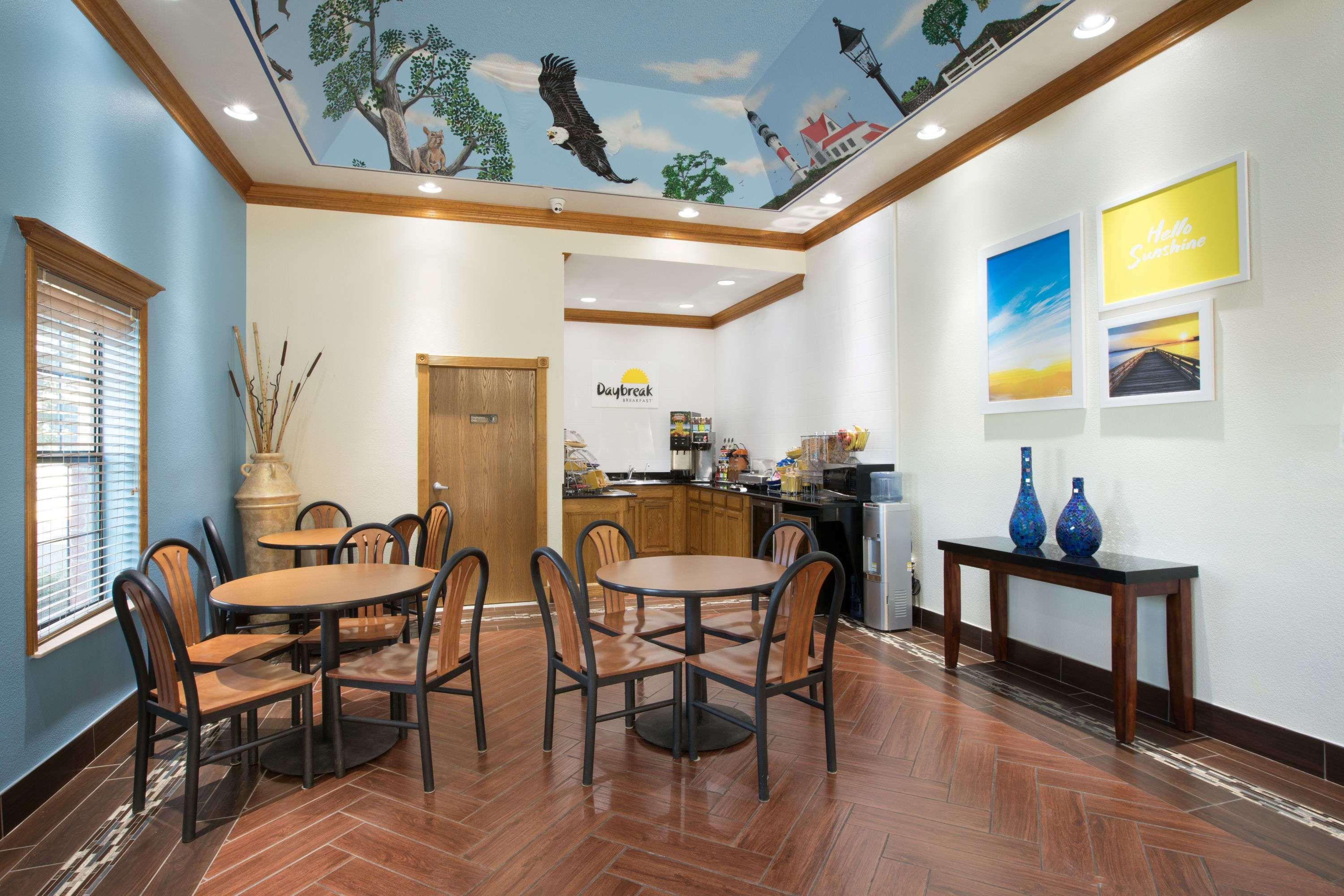 Days Inn & Suites Big Spring Bagian luar foto