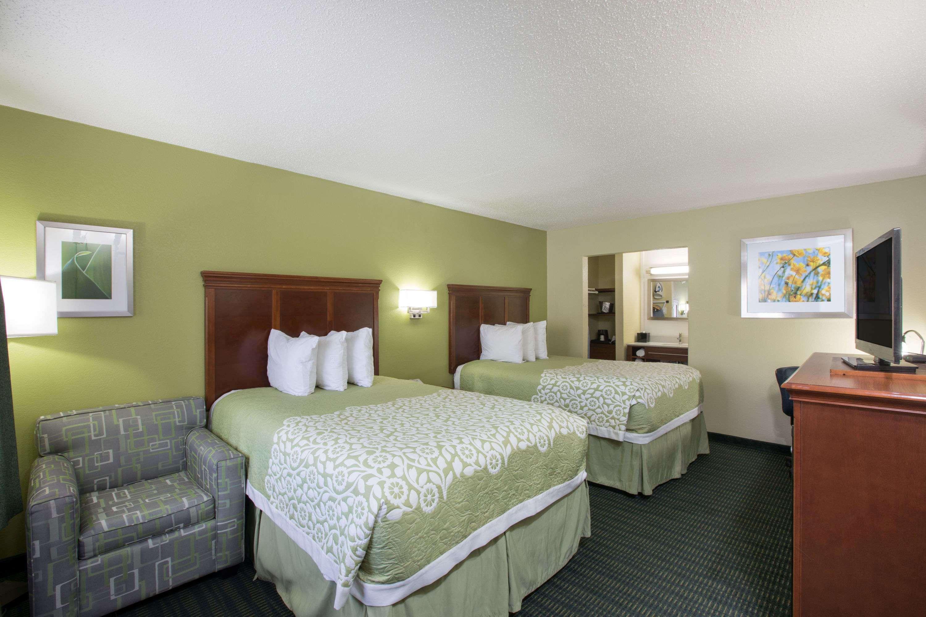 Days Inn & Suites Big Spring Bagian luar foto